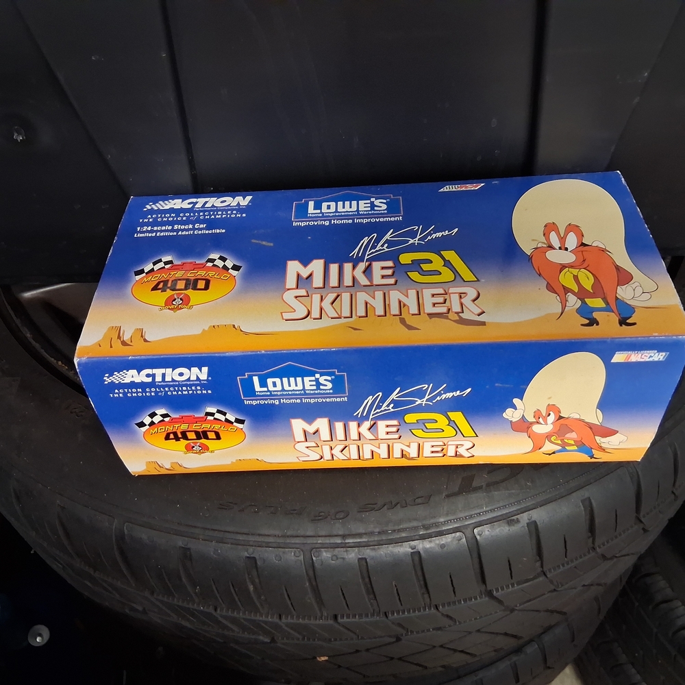 Action Racing Collectibles Mike Skinner Diecast Car